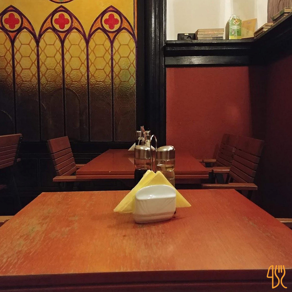 Panik & Pub În interior