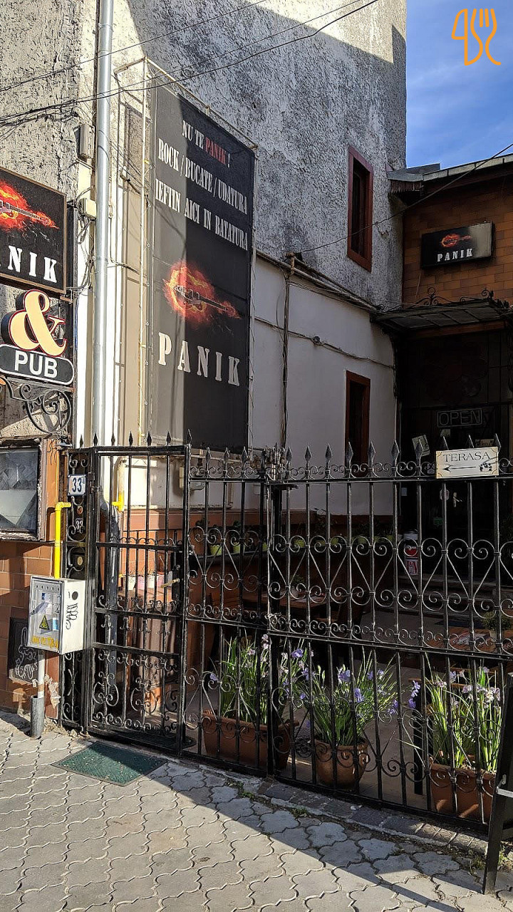 Panik & Pub Exterior