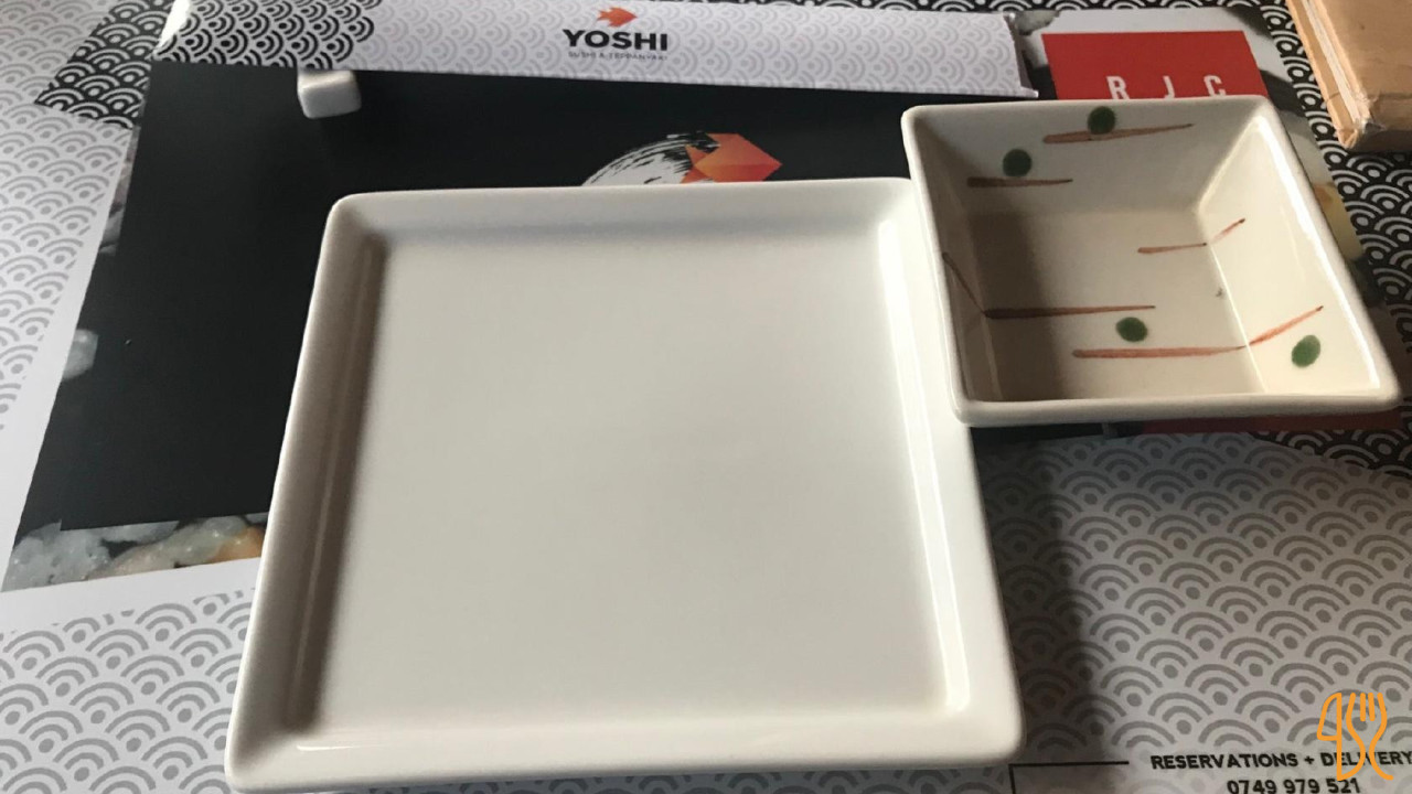 Yoshi Sushi and Teppanyaki Meniu
