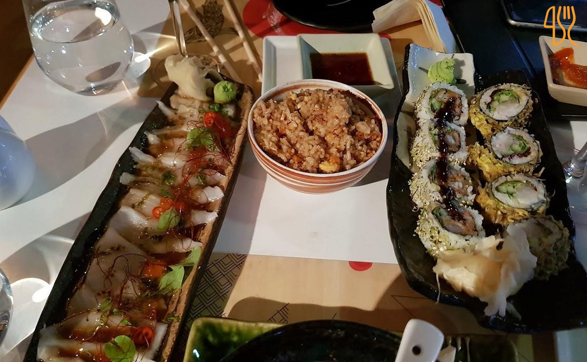 Yoshi Sushi and Teppanyaki Mâncare