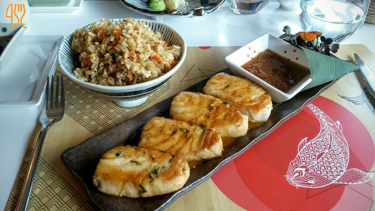 Yoshi Sushi and Teppanyaki Mâncare