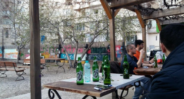 Pe baricade Extérieur