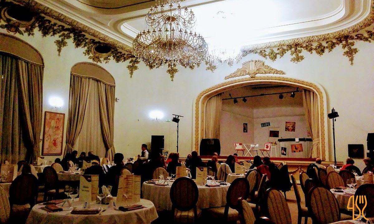 Elisabeta În interior