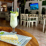 Aya Garden Sector 4 Dentro