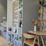Sip Coffee Wine În interior