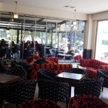 L'opera Bistro În interior