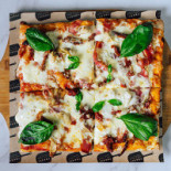 Treevi Pizza Al Taglio Piața Romană Mâncare