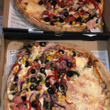 Pizzeria La Fetta D’oro Mâncare