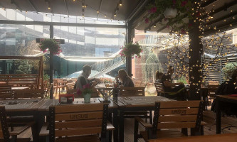 Tutti Cafe À l'intérieur