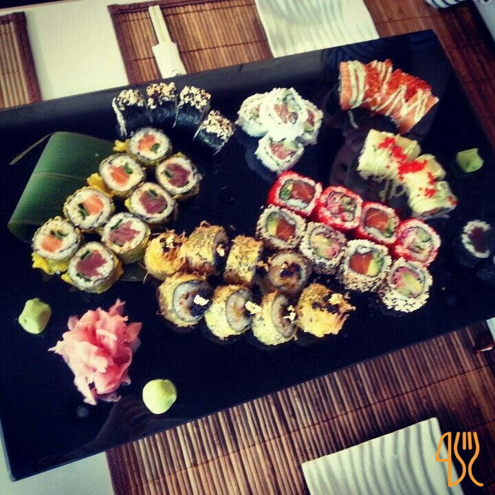 Yoshi Sushi and Teppanyaki Meniu