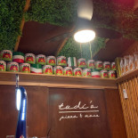 Tudi's Pizza În interior