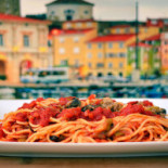 E Pizzeria Mâncare