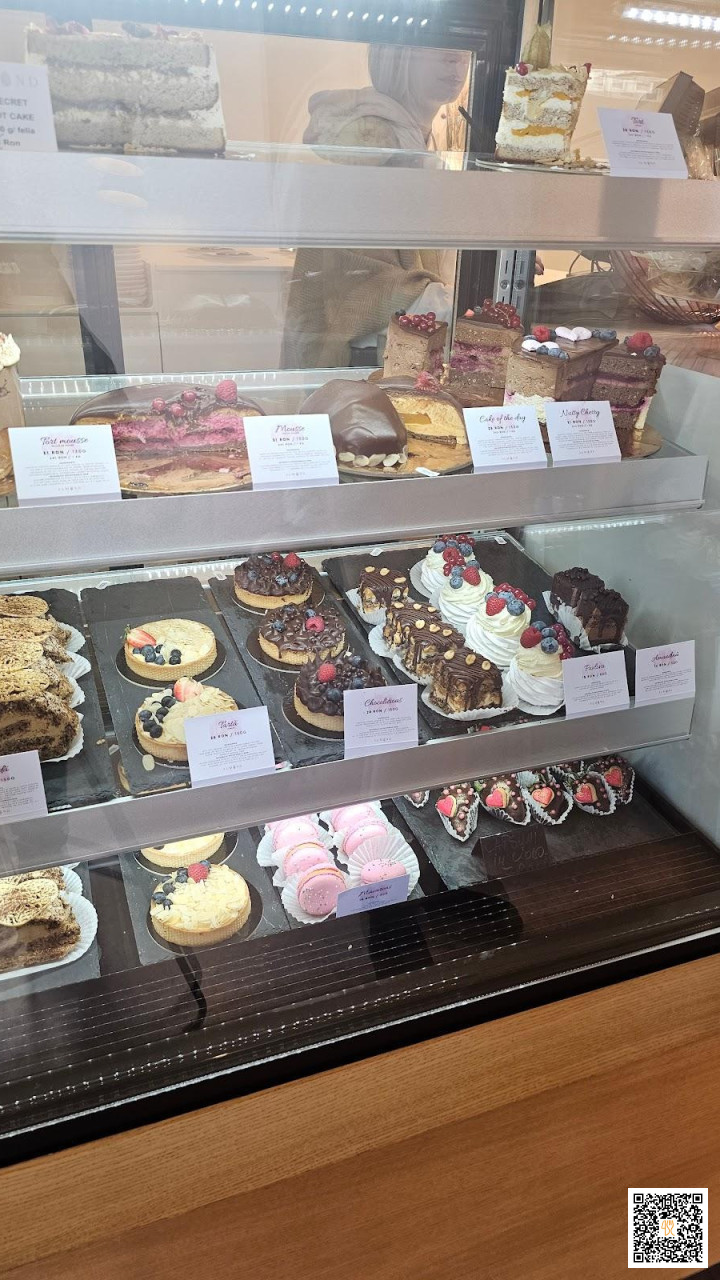 Almond Artisanal Bakery În interior