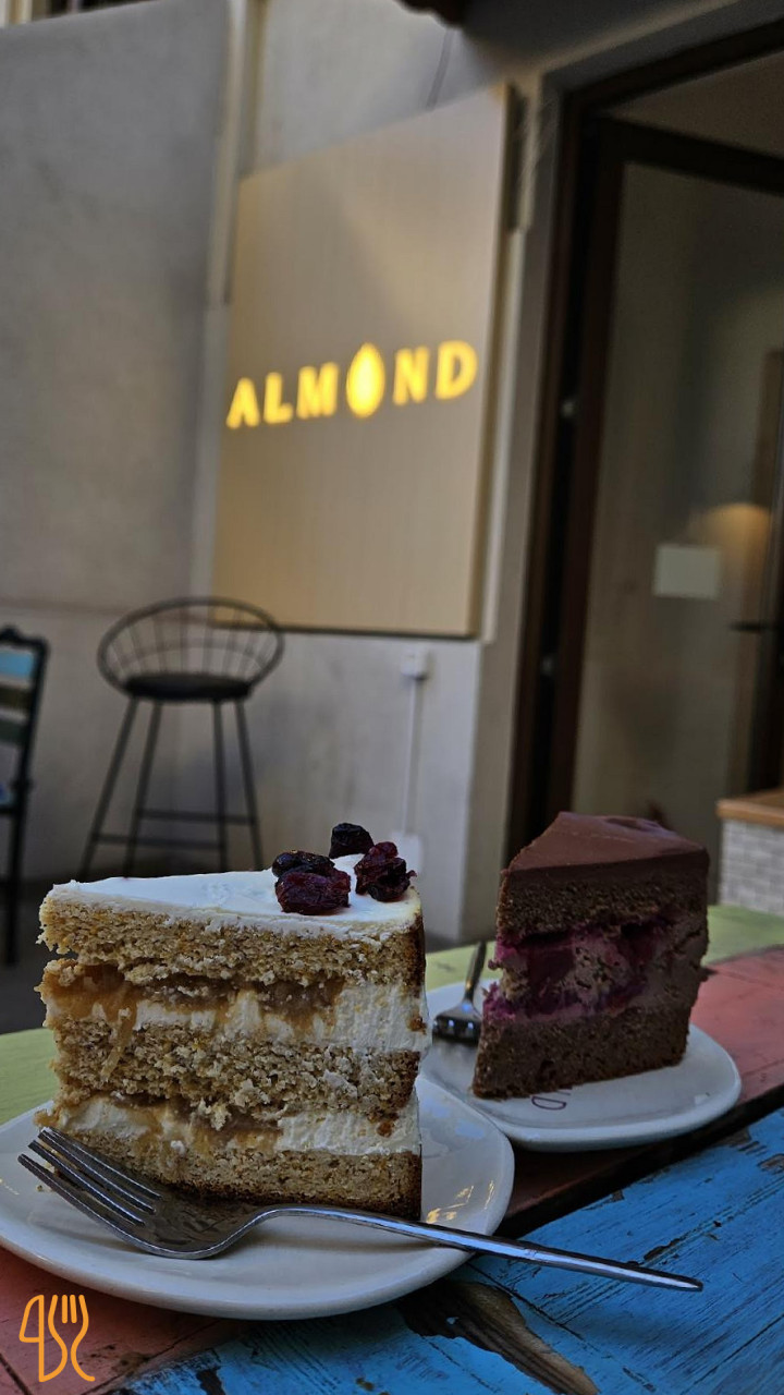 Almond Artisanal Bakery În interior
