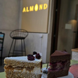Almond Artisanal Bakery În interior