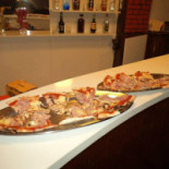 Pizzeria 3 Monelli Mâncare
