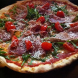 Pizzeria 3 Monelli Mâncare