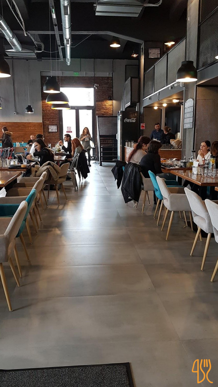Kondica Social Lunch În interior