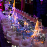 Exclusive Bartenders În interior