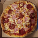 Pizza Club No. 16 Mâncare