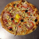Pizza Club No. 16 Mâncare