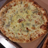 Pizza Club No. 16 Mâncare