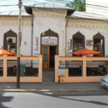 Café Leon Exterior