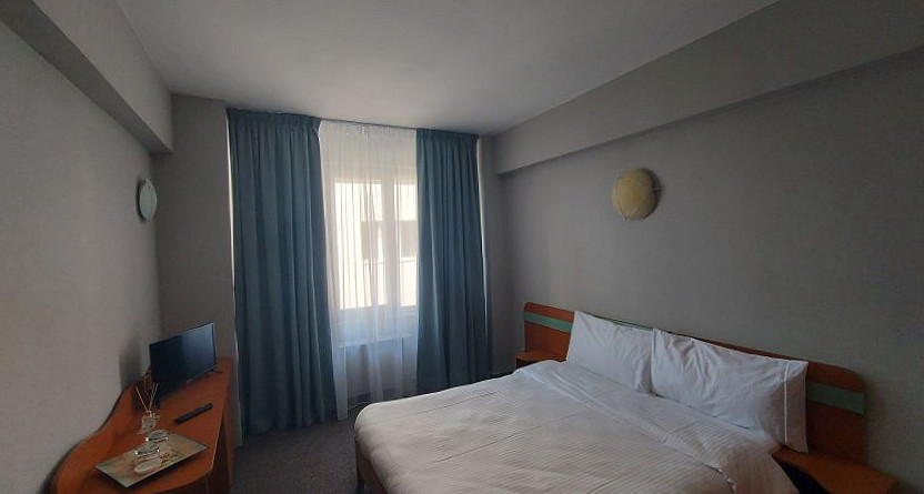Elizeu În interior