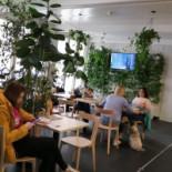 Café Leon À l'intérieur