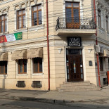 33 Exterior