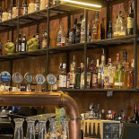 Motor Pub 7 În interior