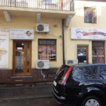 Ely's Pizza Exterior
