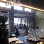 Left Wing Cafe În interior
