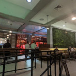 Left Wing Cafe În interior