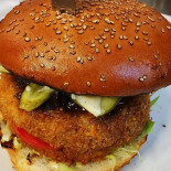 Dominik's Burgers Mâncare