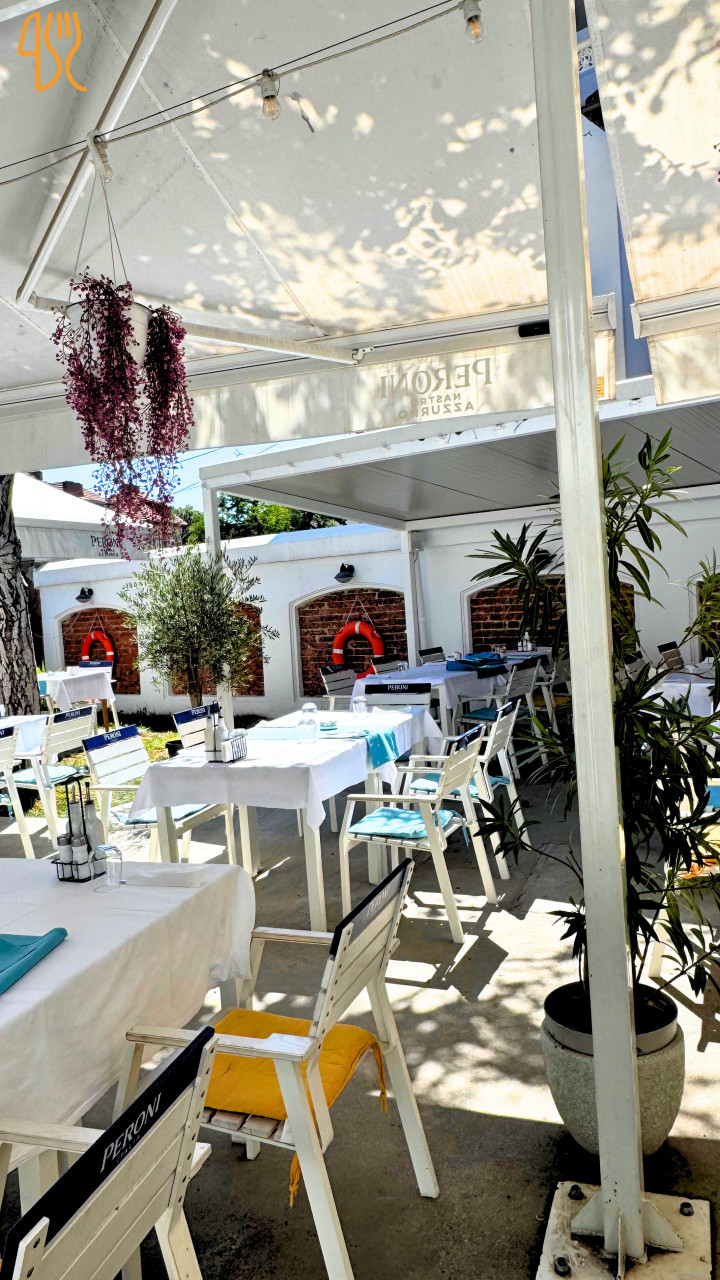 La Kostas Taverna În interior