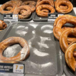 Sara Pretzel Mâncare