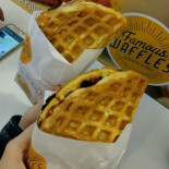 Famous Waffles Sandwiches Mâncare