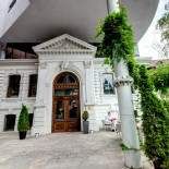 +39 Closed Exterior