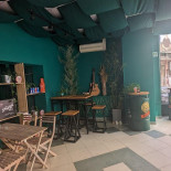 Prinde Fluturi Cocktail Exterior