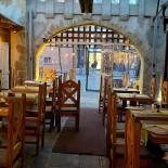 Dracula Medieval Feast Dentro