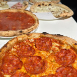 Pazzo Pizzeria Nerva Mâncare