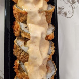 Baiatu' Cu Sushi Poke Mâncare