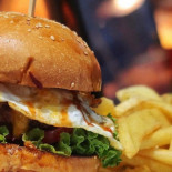 Fayn Urban Eatery Mâncare