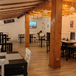 Dino -b-que În interior