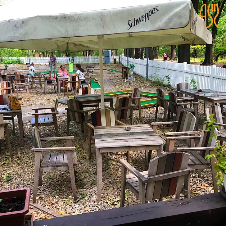 Mini Golf And Cafe În interior