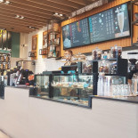 Mikel Coffee În interior