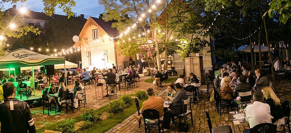 Colin's Gastro Pub Exterior