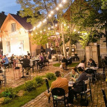 Colin's Gastro Pub Exterior