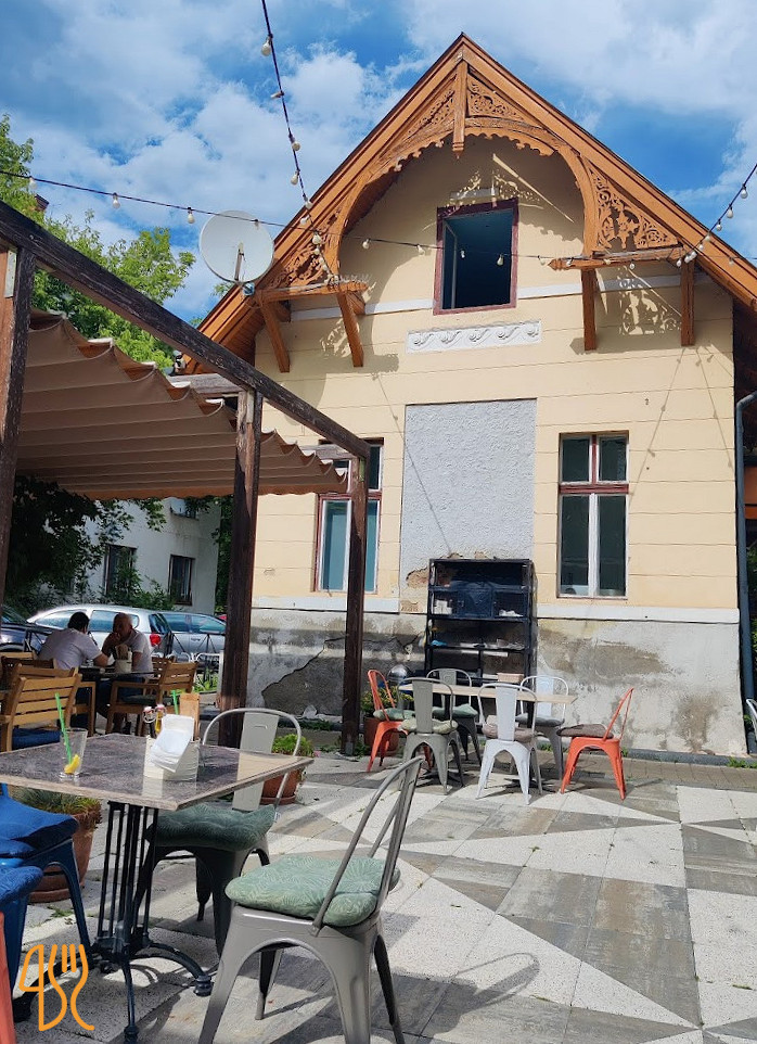Colin's Gastro Pub Exterior
